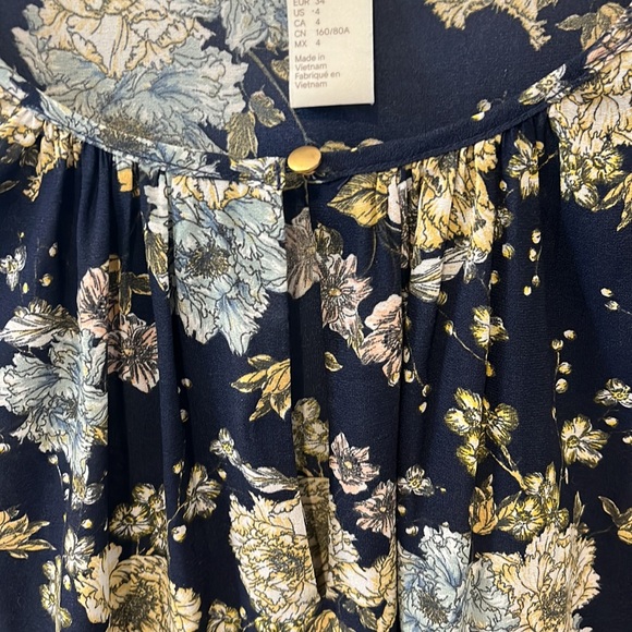 H&M Blouse - Picture 3 of 5